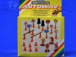 Britains Road Work Crew, Signs, Barricades