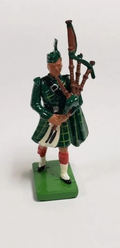 Britains Highland Pipers