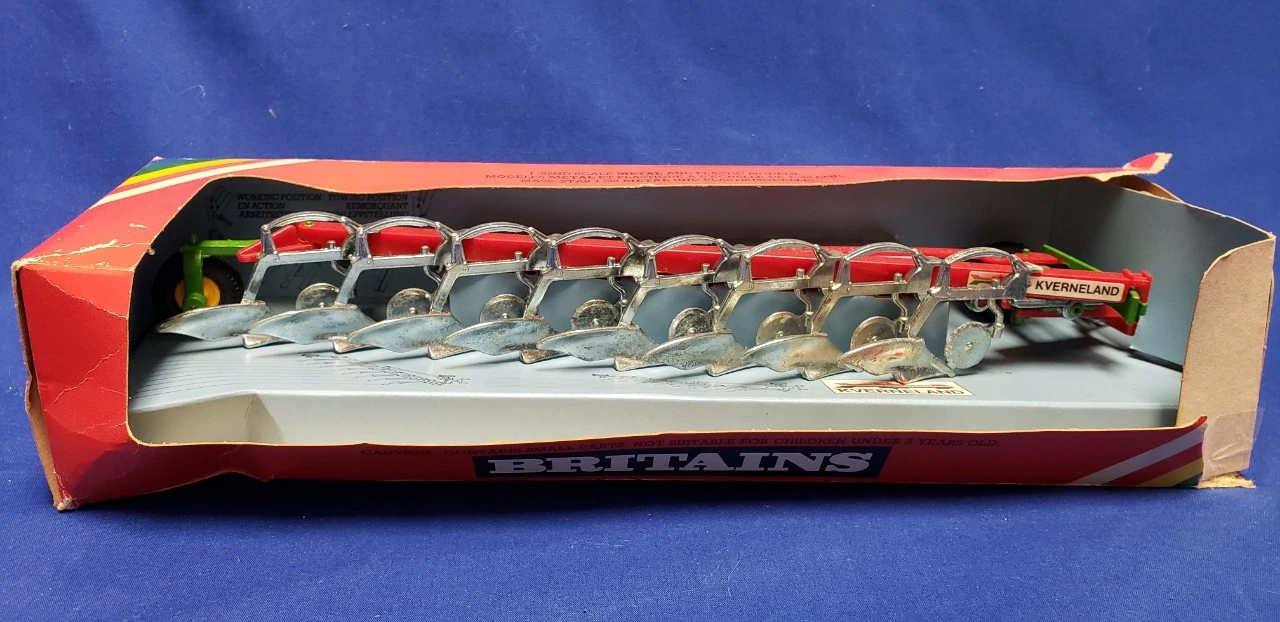 Britains KVERNELAND 8 Furrow Plough 3 Britains KVERNELAND 8 Furrow Plough