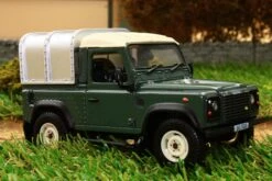 42732A1 BRITAINS LANDROVER IN NEW GREEN COLOUR