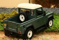 42732A1 BRITAINS LANDROVER IN NEW GREEN COLOUR -Britains 42731A1 BRITAINS LANDROVER IN NEW GREEN COLOUR PIC 2