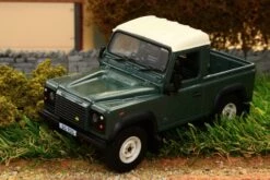 42732A1 BRITAINS LANDROVER IN NEW GREEN COLOUR -Britains 42731A1 BRITAINS LANDROVER IN NEW GREEN COLOUR PIC 6