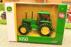 42902 Britains John Deere 3050 4WD Tractor 10% Discount For Bashed Box