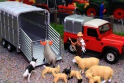 43138A1 Britains Land Rover With Ifor Williams Trailer, Sheep, Shepherd And Sheep Dog 25 43138A1 Britains Land Rover With Ifor Williams Trailer, Sheep, Shepherd And Sheep Dog -Britains 43138A1LANDROVERWITHIFORWILLIAMSTRAILER SHEEP SHEPHERDANDSHEEPDOGPIC10