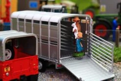 43138A1 Britains Land Rover With Ifor Williams Trailer, Sheep, Shepherd And Sheep Dog 26 43138A1 Britains Land Rover With Ifor Williams Trailer, Sheep, Shepherd And Sheep Dog -Britains 43138A1LANDROVERWITHIFORWILLIAMSTRAILER SHEEP SHEPHERDANDSHEEPDOGPIC11