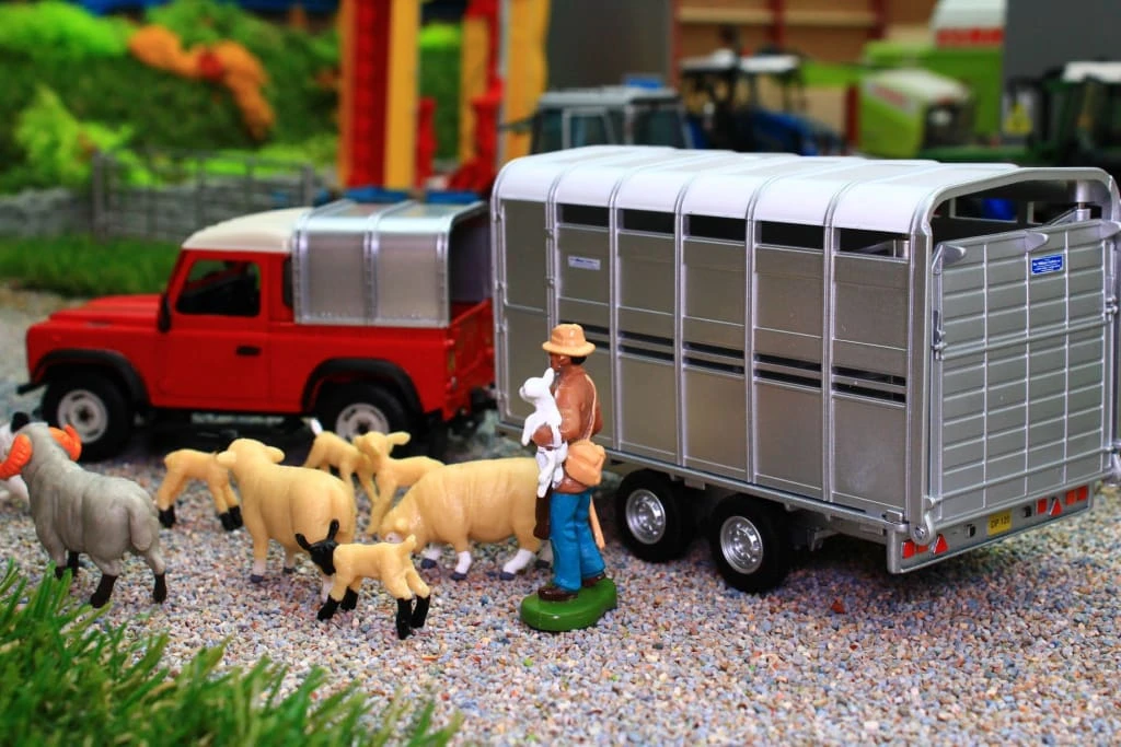 43138A1 Britains Land Rover With Ifor Williams Trailer, Sheep, Shepherd And Sheep Dog 16 43138A1 Britains Land Rover With Ifor Williams Trailer, Sheep, Shepherd And Sheep Dog - Image 14