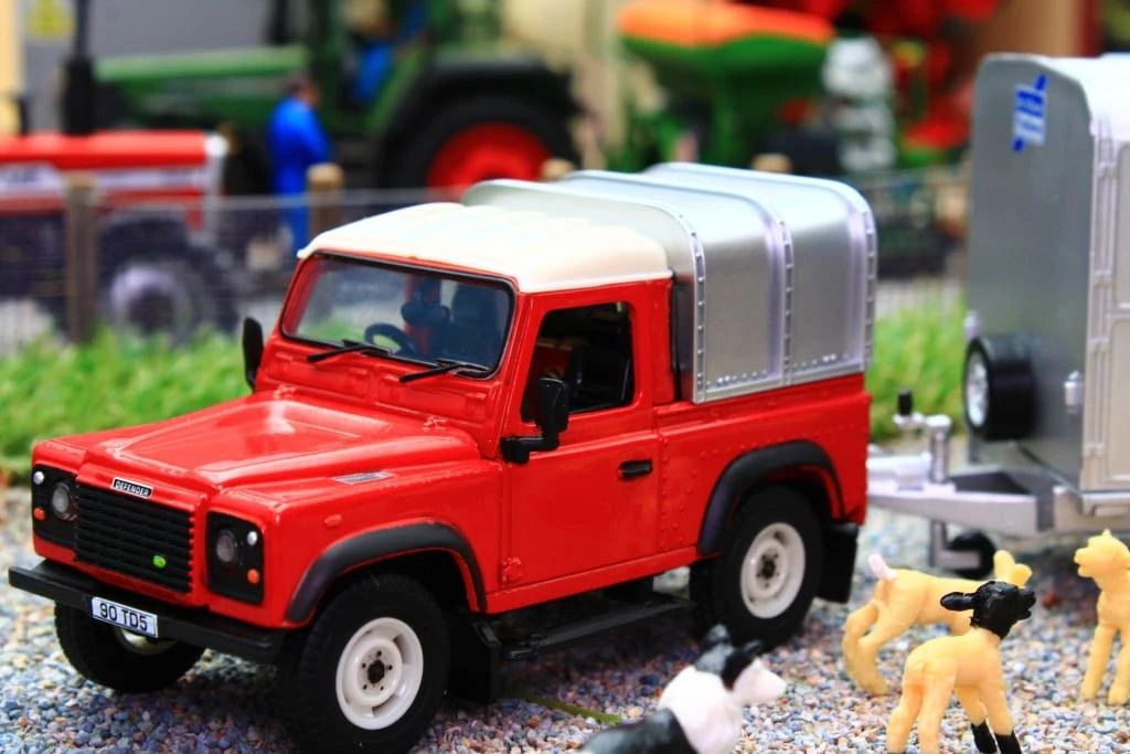 43138A1 Britains Land Rover With Ifor Williams Trailer, Sheep, Shepherd And Sheep Dog 6 43138A1 Britains Land Rover With Ifor Williams Trailer, Sheep, Shepherd And Sheep Dog - Image 4