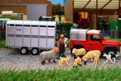43138A1 Britains Land Rover With Ifor Williams Trailer, Sheep, Shepherd And Sheep Dog 23 43138A1 Britains Land Rover With Ifor Williams Trailer, Sheep, Shepherd And Sheep Dog -Britains 43138A1LANDROVERWITHIFORWILLIAMSTRAILER SHEEP SHEPHERDANDSHEEPDOGPIC8