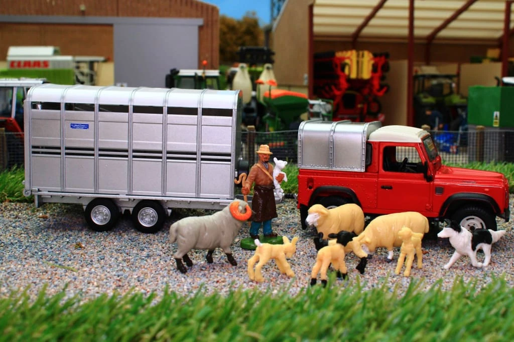 43138A1 Britains Land Rover With Ifor Williams Trailer, Sheep, Shepherd And Sheep Dog 9 43138A1 Britains Land Rover With Ifor Williams Trailer, Sheep, Shepherd And Sheep Dog - Image 7