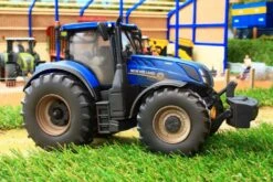 43149A1(w) WEATHERED BRITAINS NEW HOLLAND T7.315 TRACTOR