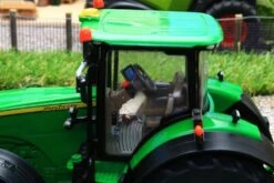 43174 BRITAINS JOHN DEERE 8400R TRACTOR -Britains 43174BRITAINSJOHNDEERE8400RTRACTORPIC12 509