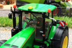 43174 BRITAINS JOHN DEERE 8400R TRACTOR -Britains 43174BRITAINSJOHNDEERE8400RTRACTORPIC13 982