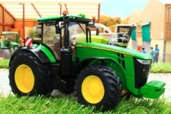 43174 BRITAINS JOHN DEERE 8400R TRACTOR