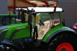 43177 Britains Fendt 828 Vario Tractor -Britains 43177 Britains Fendt 828 Vario Tractor Pic 9 515