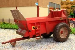 43181(w) Weathered Britains NC Rear Discharge Manure Spreader -Britains 43181A1 W WeatheredBritainsNCRearDischargeManureSpreaderPic4