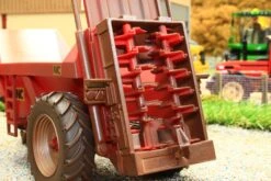 43181(w) Weathered Britains NC Rear Discharge Manure Spreader -Britains 43181A1 W WeatheredBritainsNCRearDischargeManureSpreaderPic6