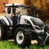 43215 Britains Valtra T254V Tractor In White -Britains 43215 BRITAINS VALTRA T4 TRACTOR PIC 9