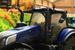 43216(w) WEATHERED BRITAINS NEW HOLLAND T8.435 TRACTOR -Britains 43216 w WEATHEREDBRITAINSNEWHOLLANDT8.435TRACTORIMAGE4