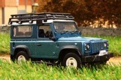 43217 BRITAINS LANDROVER DEFENDER 90 WITH ROOF RACK AND WINCH