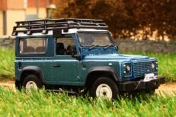 MS-43217 BRITAINS LANDROVER DEFENDER 90 WITH ROOF RACK AND WINCH