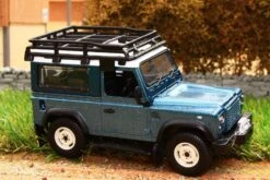 43217 BRITAINS LANDROVER DEFENDER 90 WITH ROOF RACK AND WINCH -Britains 43217 BRITAINS LANDROVER DEFENDER 90 WITH ROOF RACK AND WINCH PIC 1