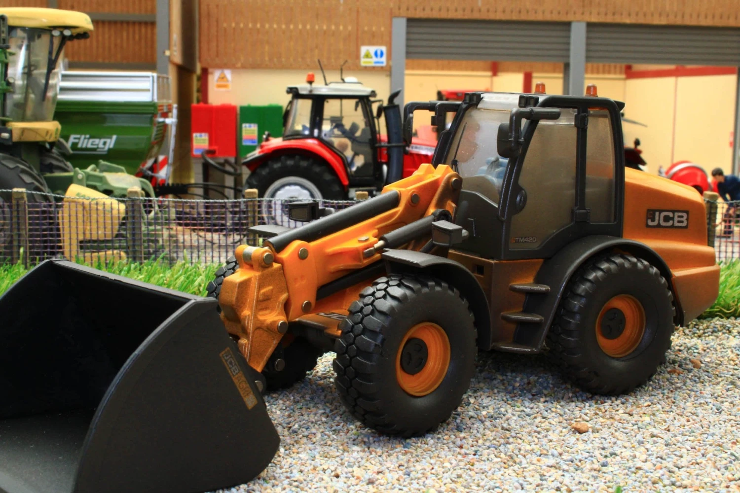 43231(w) WEATHERED Britains JCB TM420 Loader With Grab, Bucket And Pallet Forks 4 43231(w) WEATHERED Britains JCB TM420 Loader With Grab, Bucket And Pallet Forks - Image 2