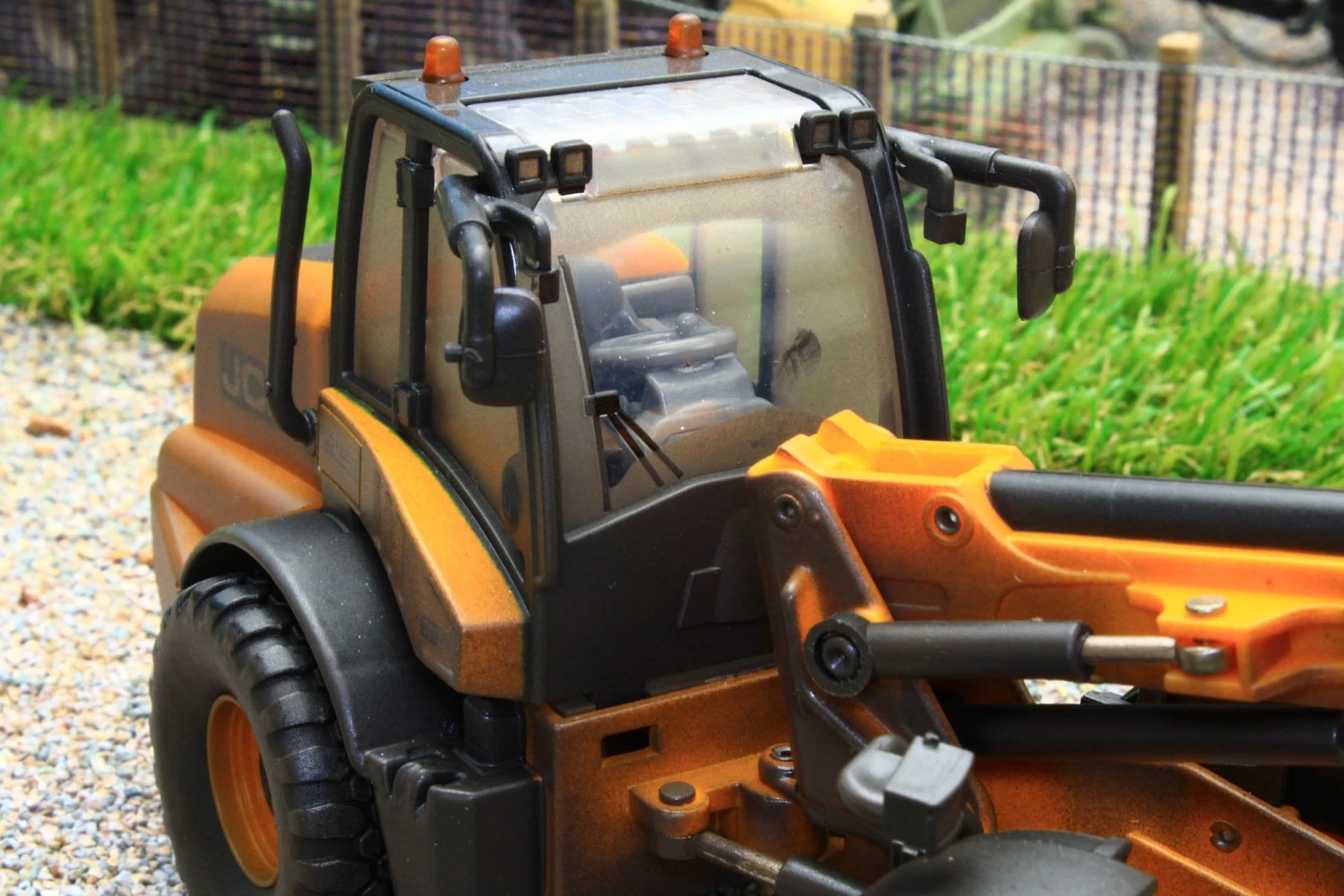 43231(w) WEATHERED Britains JCB TM420 Loader With Grab, Bucket And Pallet Forks 11 43231(w) WEATHERED Britains JCB TM420 Loader With Grab, Bucket And Pallet Forks - Image 9