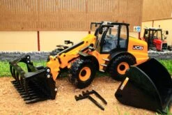 43231 Britains JCB TM420 Loader With Grab, Bucket And Pallet Forks -Britains 43231 BRITAINS JCB TM420 LOADER WITH GRAB BUCKET AND PALLET FORKS PIC 10 881