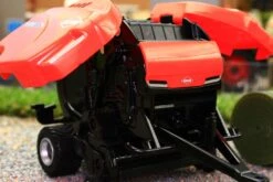 43233 Britains Kuhn VB 3160 Round Baler With 2 Round Bales -Britains 43233BRITAINSKUHNVB3160ROUNDBALERWITH2ROUNDBALESPIC11 972