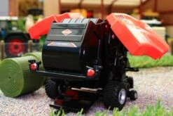 43233 Britains Kuhn VB 3160 Round Baler With 2 Round Bales -Britains 43233BRITAINSKUHNVB3160ROUNDBALERWITH2ROUNDBALESPIC12 401