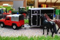 43239 Britains Land Rover Defender 90 With Ifor Williams Horsebox And Horses -Britains 43239BritainsLandRoverDefender90withIforWilliamsHorseboxandHorsesPIC3