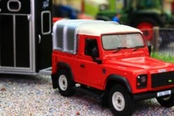 43239 Britains Land Rover Defender 90 With Ifor Williams Horsebox And Horses -Britains 43239BritainsLandRoverDefender90withIforWilliamsHorseboxandHorsesPIC5