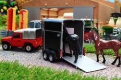 43239 Britains Land Rover Defender 90 With Ifor Williams Horsebox And Horses -Britains 43239BritainsLandRoverDefender90withIforWilliamsHorseboxandHorsesPIC8