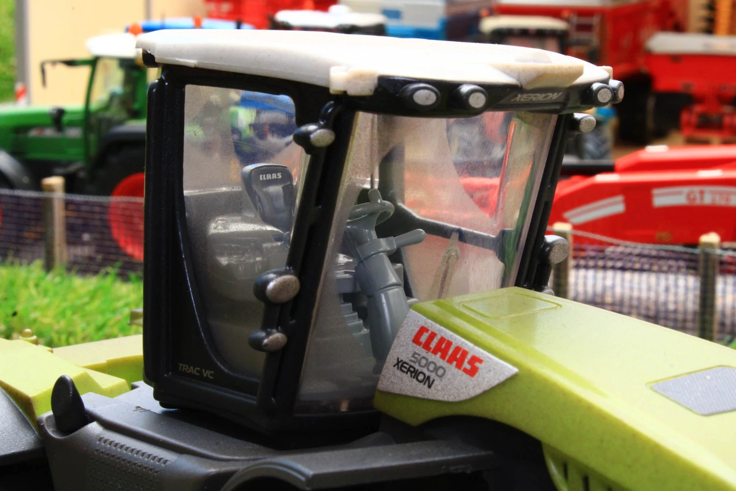43246(w) WEATHERED Britains Claas Xerion 5000 Tractor 9 43246(w) WEATHERED Britains Claas Xerion 5000 Tractor - Image 7