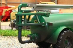 43253(w) WEATHERED BRITAINS NC SLURRY TANKER ROADSIDE IN GREEN -Britains 43253WEATHEREDBRITAINSNCSLURRYTANKERROADSIDEINGREENPIC4