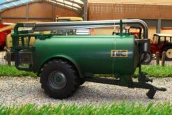 43253(w) WEATHERED BRITAINS NC SLURRY TANKER ROADSIDE IN GREEN -Britains 43253WEATHEREDBRITAINSNCSLURRYTANKERROADSIDEINGREENPIC6