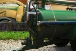 43253(w) WEATHERED BRITAINS NC SLURRY TANKER ROADSIDE IN GREEN -Britains 43253WEATHEREDBRITAINSNCSLURRYTANKERROADSIDEINGREENPIC8