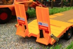 43254 Britains Kane Low Loader Trailer In Yellow -Britains 43254BRITAINSKANELOWLOADERTRAILER YELLOW PIC10 e8def724 4198 4d6e b6eb 86c6382a9f18