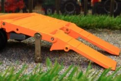 43254 Britains Kane Low Loader Trailer In Yellow -Britains 43254BRITAINSKANELOWLOADERTRAILER YELLOW PIC5 1e422548 ac12 4889 8743 e58b72820647