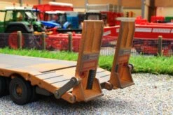 43254(w) WEATHERED BRITAINS KANE LOW LOADER TRAILER IN YELLOW -Britains 43254 w WEATHEREDBRITAINSKANELOWLOADERTRAILERINYELLOWPIC5