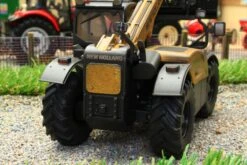 43263(w) WEATHERED Britains New Holland TH 7.42 Telehandler -Britains 43263WEATHEREDBritainsNewHollandTH7.42TelehandlerPIC4