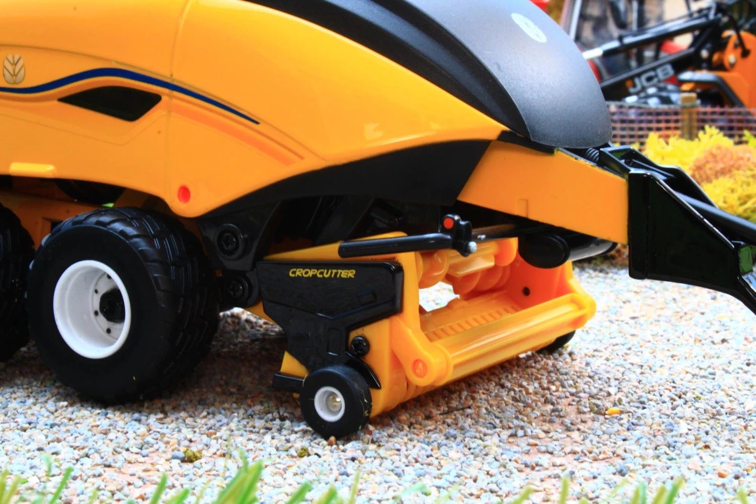 43266 Britains New Holland Big Square Baler 1290 NOW IN! 4 43266 Britains New Holland Big Square Baler 1290 NOW IN! - Image 2