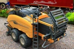 43266 Weathered Britains New Holland Big Square Baler 1290 Dusty Effect NEW! -Britains 43266WeatheredBritainsNewHollandBigSquareBaler1290DustyEffectPic13