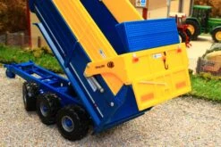 43284 Britains Kane Half-Pipe Triple Axle Silage Trailer -Britains 43284BritainsKaneHalf PipeTripleAxleSilageTrailerPic11
