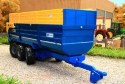 43284 Britains Kane Half-Pipe Triple Axle Silage Trailer -Britains 43284BritainsKaneHalf PipeTripleAxleSilageTrailerPic4