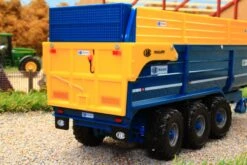 43284 Britains Kane Half-Pipe Triple Axle Silage Trailer -Britains 43284BritainsKaneHalf PipeTripleAxleSilageTrailerPic6