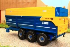 43284 Britains Kane Half-Pipe Triple Axle Silage Trailer -Britains 43284BritainsKaneHalf PipeTripleAxleSilageTrailerPic7