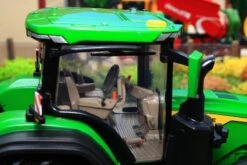 43289 Britains John Deere 8R 370 Tractor NOW IN! -Britains 43289BritainsJohnDeere8R370TractorPIC15