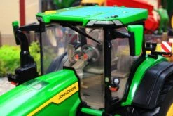 43289 Britains John Deere 8R 370 Tractor NOW IN! -Britains 43289BritainsJohnDeere8R370TractorPIC17