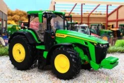 43289 Britains John Deere 8R 370 Tractor NOW IN! -Britains 43289BritainsJohnDeere8R370TractorPIC3